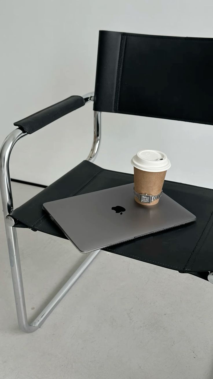 Elisabetta Gentili — postazione di lavoro con laptop