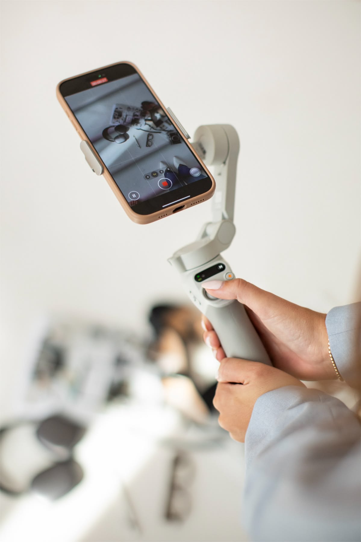 Riprese di un video short-form con smartphone e stabilizzatore